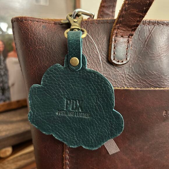 Portland Leather White Rose Bag Charm Crossbody Bag Flair Rose Purse Charm NEW! - Picture 5 of 5